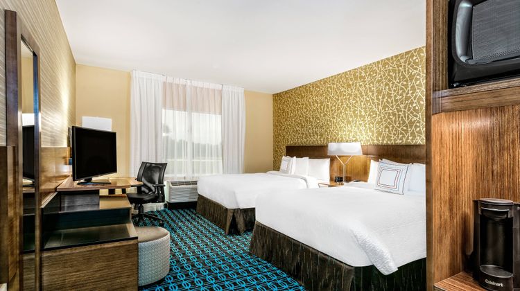 Fairfield Inn & Suites Van Room