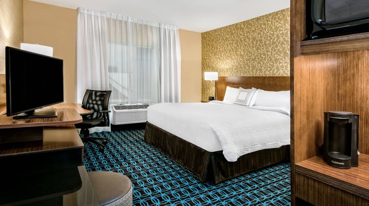 Fairfield Inn & Suites Van Room