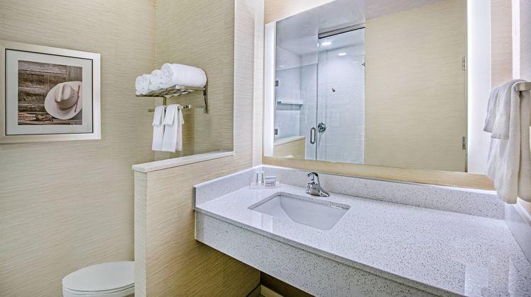 Fairfield Inn & Suites Van Room