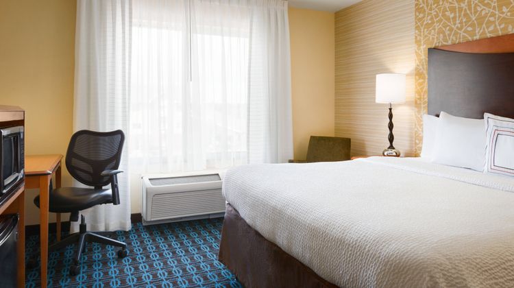 Fairfield Inn & Suites by Marriott Room