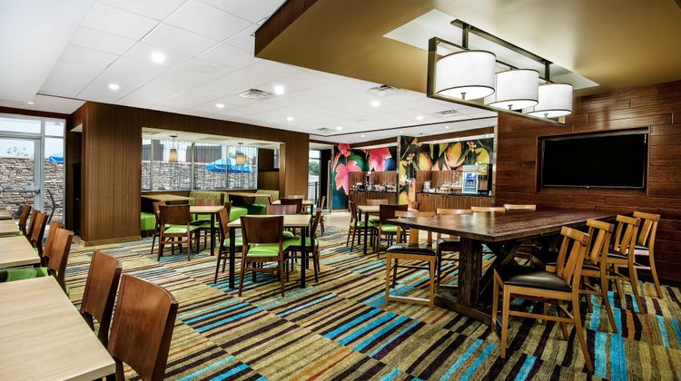 Fairfield Inn & Suites Van Restaurant