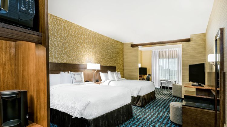 Fairfield Inn & Suites Van Suite