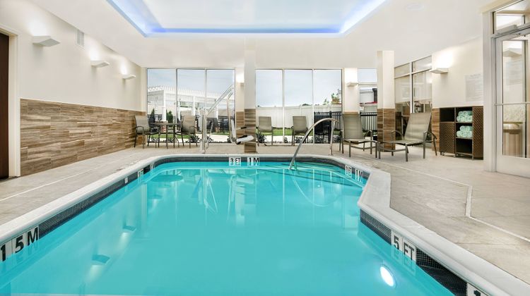 Fairfield Inn & Suites Van Pool