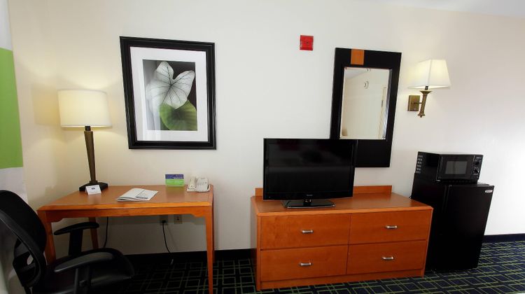 Fairfield Inn & Suites Room