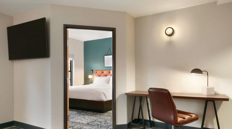 Four Points by Sheraton Raleigh Suite