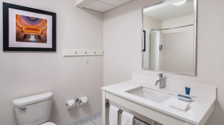 <b>Four Points by Sheraton Bentonville Room</b>. Images powered by <a href="https://www.leonardoworldwide.com/" title="Leonardo Worldwide" target="_blank">Leonardo</a>.