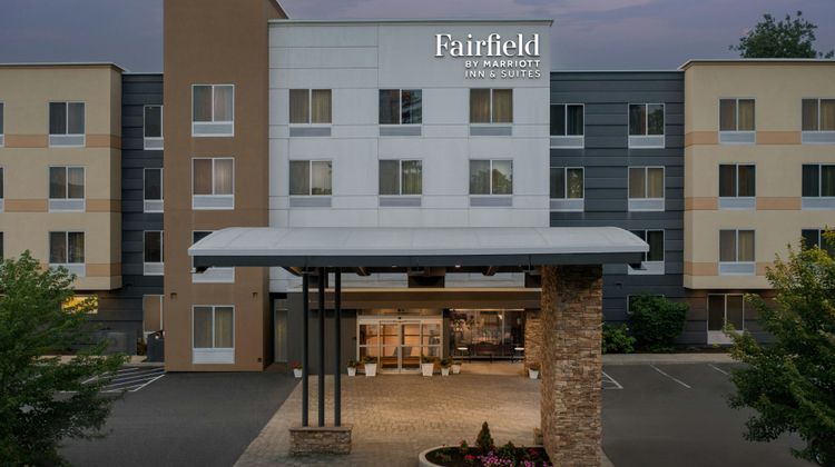Fairfield Inn & Suits by Marriott Ithaca Exterior