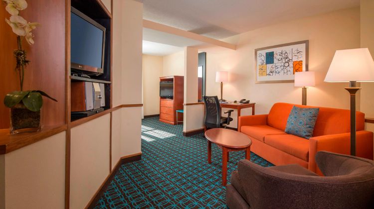Fairfield Inn & Suites Williamsburg Suite