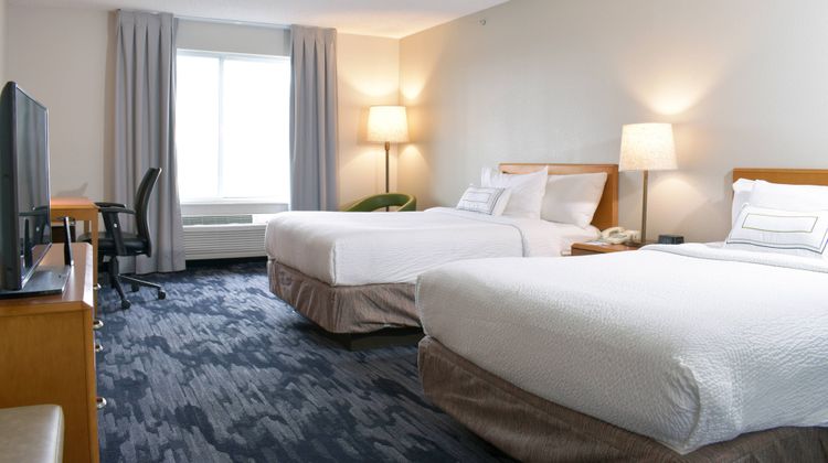 Fairfield Inn & Suites Indianapolis East Room