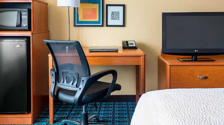 Fairfield Inn Muncie Room