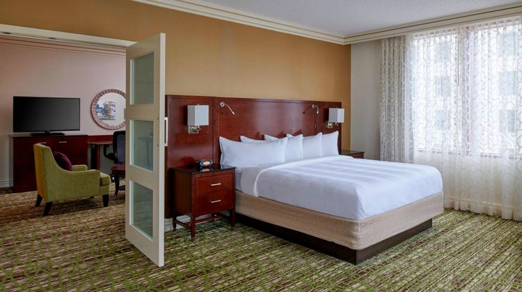 Cleveland Marriott Downtown at Key Tower Suite