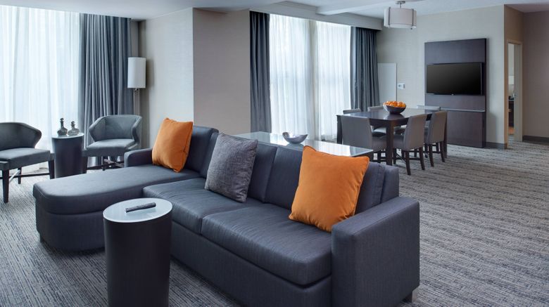<b>Chicago Marriott Suites O'Hare Suite</b>. Images powered by <a href="https://www.leonardoworldwide.com/" title="Leonardo Worldwide" target="_blank">Leonardo</a>.