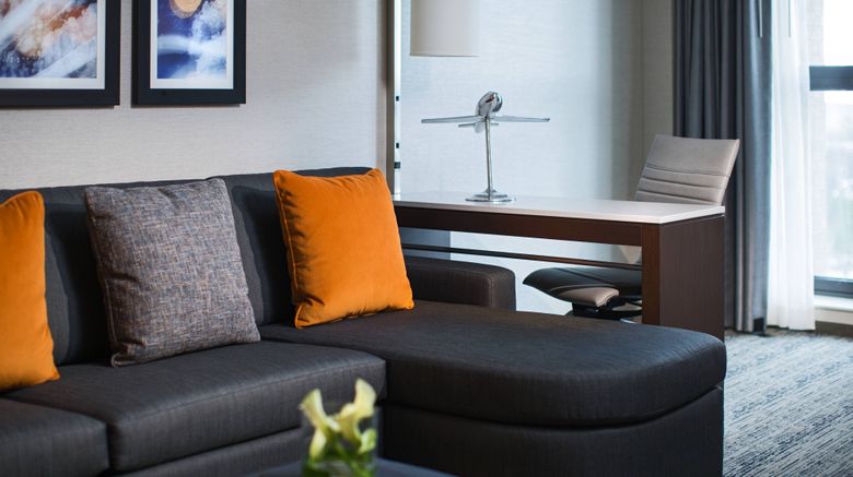 <b>Chicago Marriott Suites O'Hare Room</b>. Images powered by <a href="https://www.leonardoworldwide.com/" title="Leonardo Worldwide" target="_blank">Leonardo</a>.