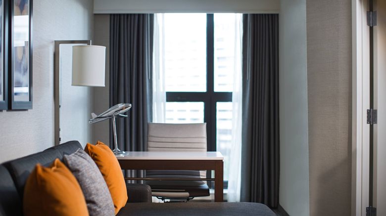 <b>Chicago Marriott Suites O'Hare Room</b>. Images powered by <a href="https://www.leonardoworldwide.com/" title="Leonardo Worldwide" target="_blank">Leonardo</a>.