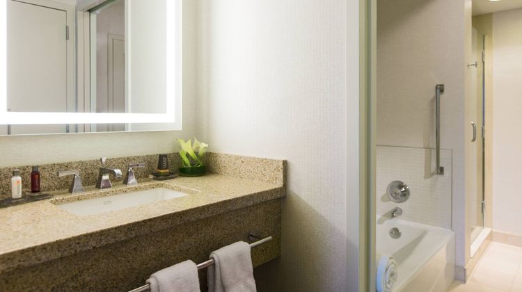 Chicago Marriott Suites O'Hare Room