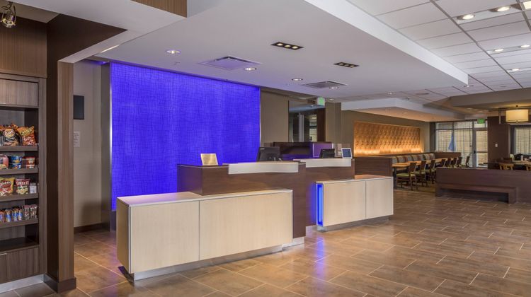 Fairfield Inn & Suites Pittsburgh North Lobby