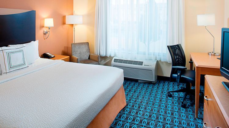 Fairfield Inn & Suites Jonesboro Room