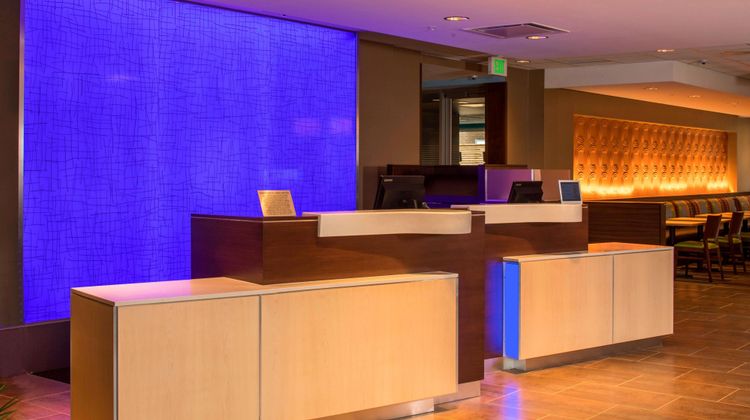 Fairfield Inn & Suites Pittsburgh North Lobby