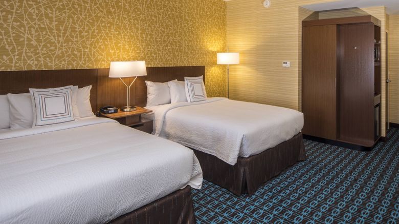 <b>Fairfield Inn & Suites Pittsburgh North Room</b>. Images powered by <a href="https://www.leonardoworldwide.com/" title="Leonardo Worldwide" target="_blank">Leonardo</a>.
