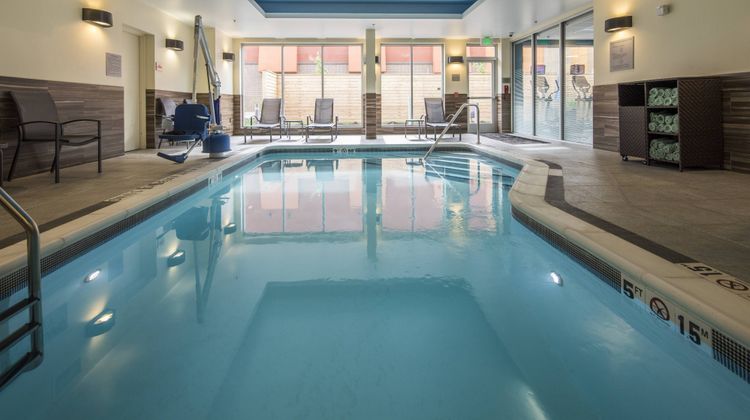 Fairfield Inn & Suites Pittsburgh North Pool