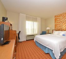 Fairfield Inn & Suites by Marriott Room