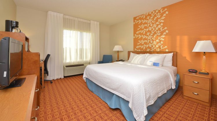 Fairfield Inn & Suites by Marriott Room