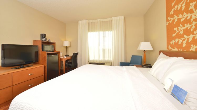 Fairfield Inn & Suites by Marriott Room