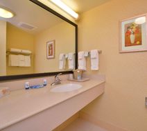 Fairfield Inn & Suites by Marriott Room