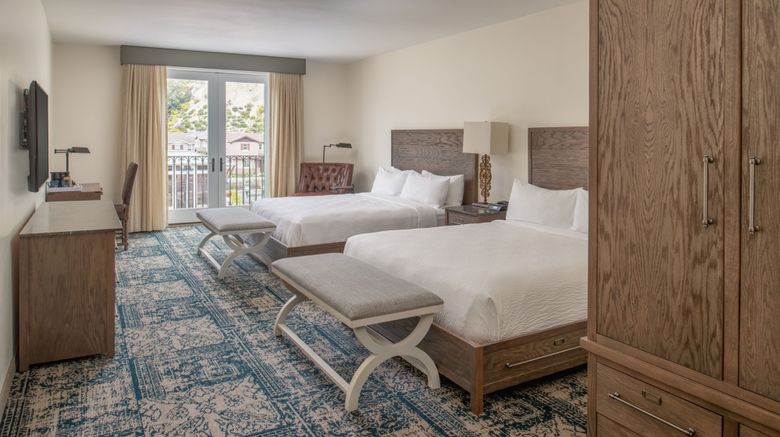 <b>Four Points by Sheraton Santa Cruz Room</b>. Images powered by <a href="https://www.leonardoworldwide.com/" title="Leonardo Worldwide" target="_blank">Leonardo</a>.