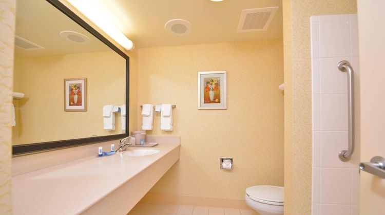 Fairfield Inn & Suites by Marriott Room
