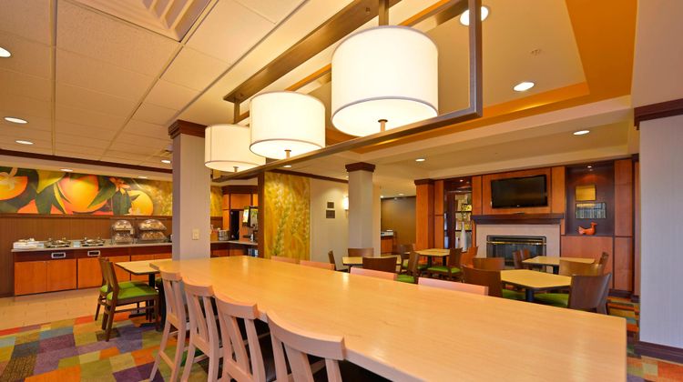Fairfield Inn & Suites by Marriott Restaurant