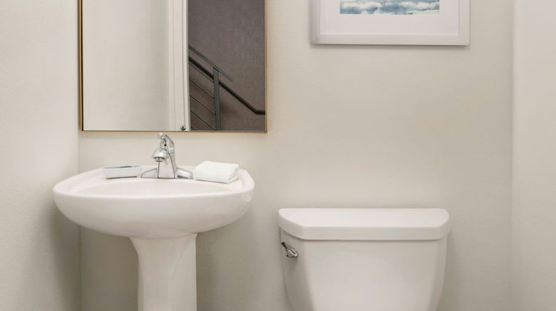 <b>Four Points Sheraton San Francisco Arpt Room</b>. Images powered by <a href="https://www.leonardoworldwide.com/" title="Leonardo Worldwide" target="_blank">Leonardo</a>.