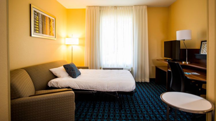 Fairfield Inn & Suites Cambridge Suite