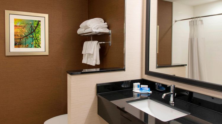 Fairfield Inn & Suites Jackson Clinton Room