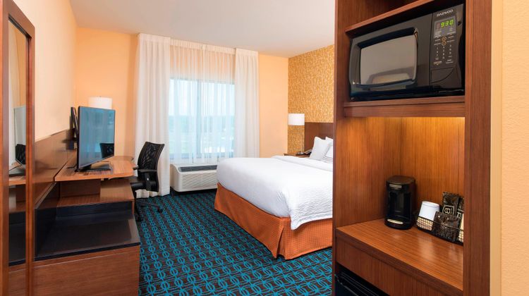 Fairfield Inn & Suites Jackson Clinton Room