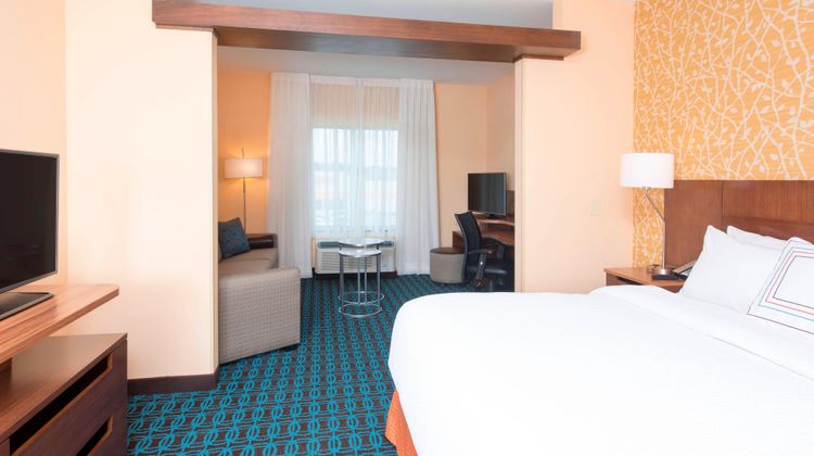 Fairfield Inn & Suites Jackson Clinton Suite