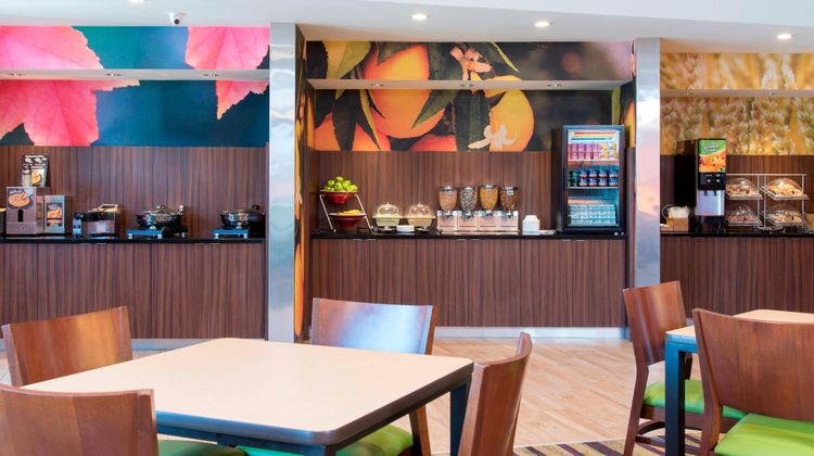 Fairfield Inn & Suites Jackson Clinton Restaurant