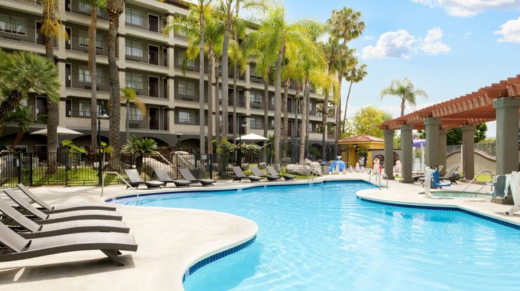 Four Points by Sheraton Anaheim Pool