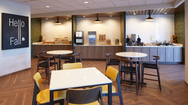Fairfield Inn & Suites Riverside Restaurant