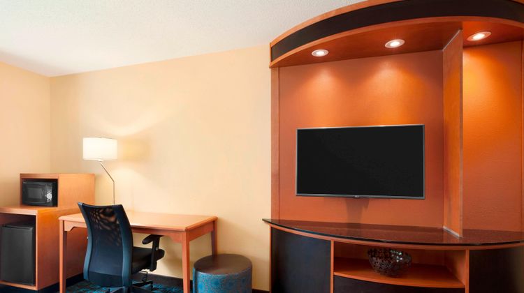 Fairfield Inn & Suites Lansing West Room
