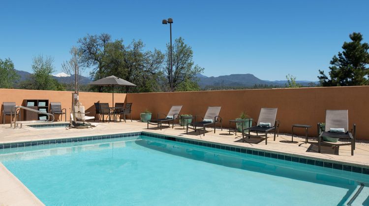 Fairfield Inn & Suites Redding Pool