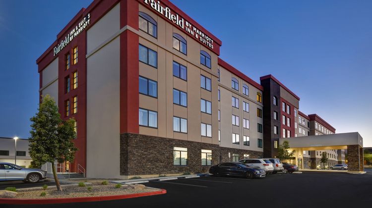 Fairfield Inn & Suites Airport South Exterior