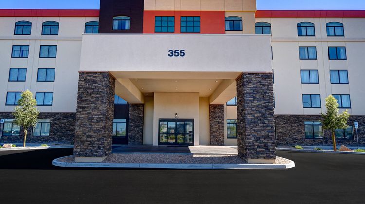 Fairfield Inn & Suites Airport South Exterior