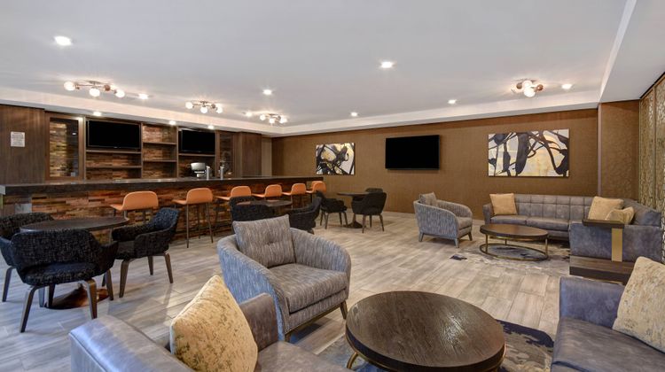 Fairfield Inn & Suites Airport South Lobby