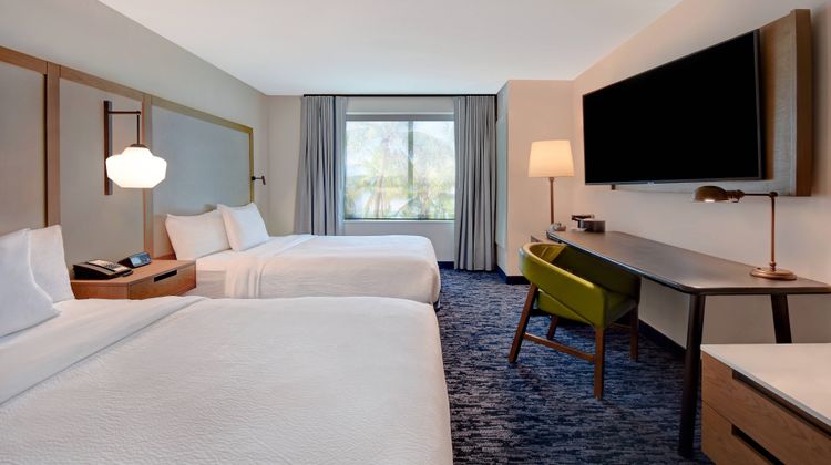Fairfield Inn & Suites Airport South Room