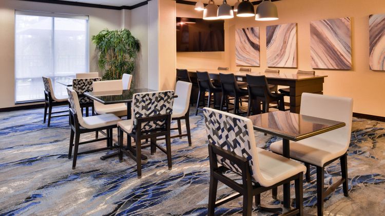 Fairfield Inn & Suites RDU Airport Restaurant
