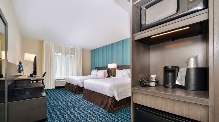 Fairfield Inn & Suites Raleigh Cary Room