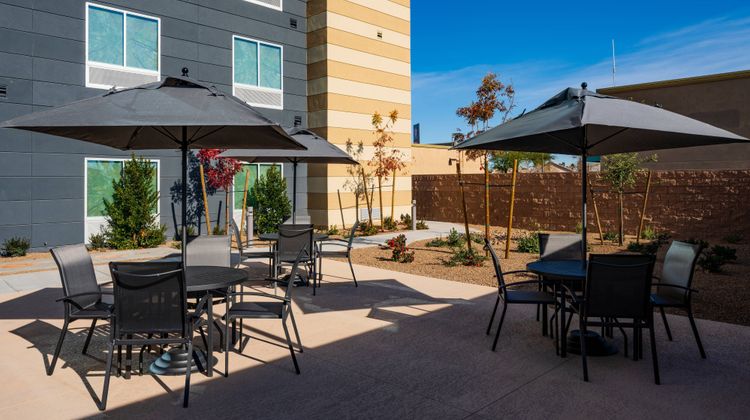 Fairfield Inn & Suites Las Vegas NW Exterior