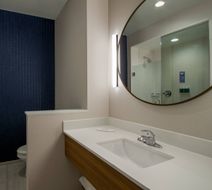 Fairfield by Marriott Inn & Suites Room