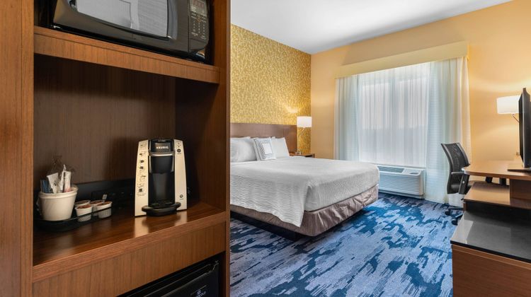 Fairfield Inn & Suites Mebane Room